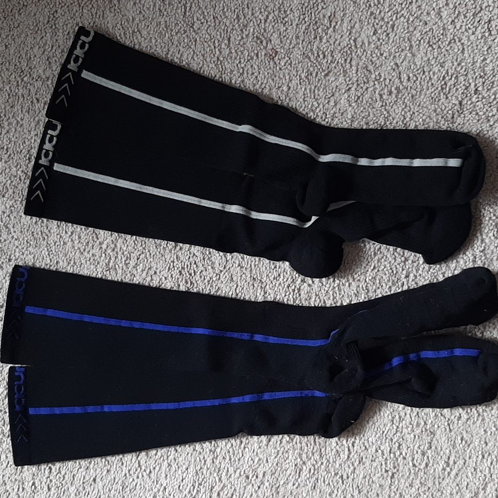 2 pr compression socks side stripe